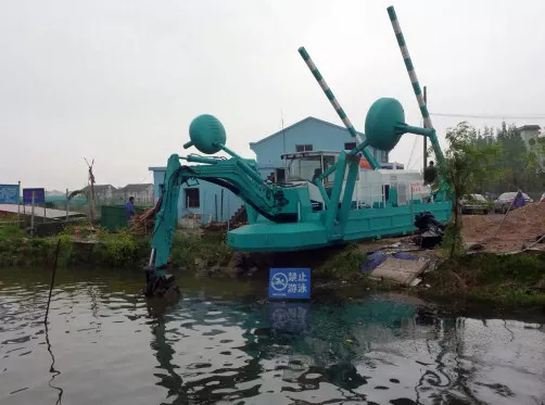 Keda Amphibious Dredger Put Into Work In Wenzhou